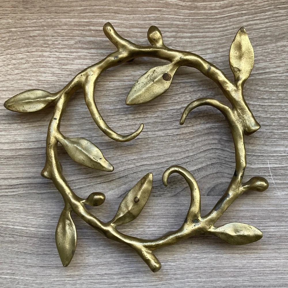 Michael Aram Leaf vine round trivet Gold tone signed